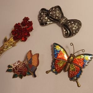 Bundle of 4 pins/brooches